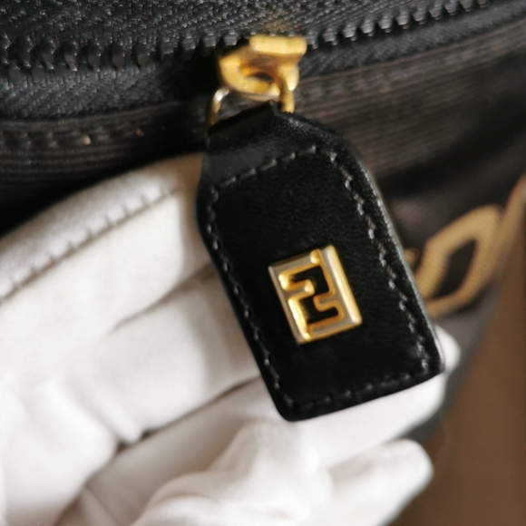 Authentic Fendi bucket - Picture 3 of 9